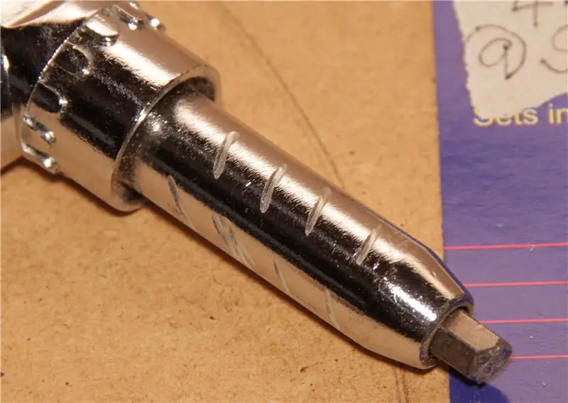 Просверлить отверстие в ручке