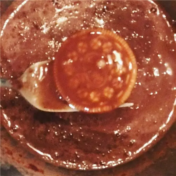 Окунуть печенье в горячий какао