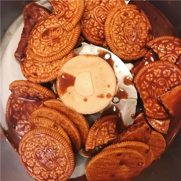 Окунуть печенье в горячий какао