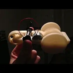 Мужчина, его сын & Игрушечная машинка, напечатанная на 3D-принтере