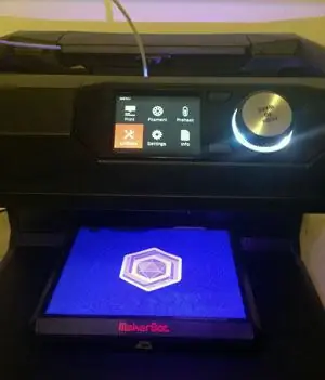 Готовый 3D-принтер MakerBot Replicator 5-го поколения Готовый 3D-принтер MakerBot Replicator 5-го поколения