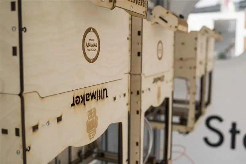 перевернутые 3D-принтеры Ultimaker, печатающие олифант перевернутые 3D-принтеры Ultimaker, печатающие олифант