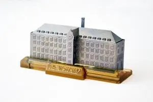 Подарок из титана, напечатанный на 3D-принтере, вице-премьеру Нику Клеггу Подарок из титана, напечатанный на 3D-принтере, вице-премьеру Нику Клеггу