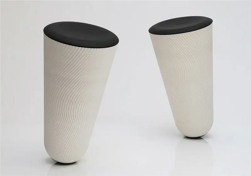 белый табурет, напечатанный на 3D-принтере