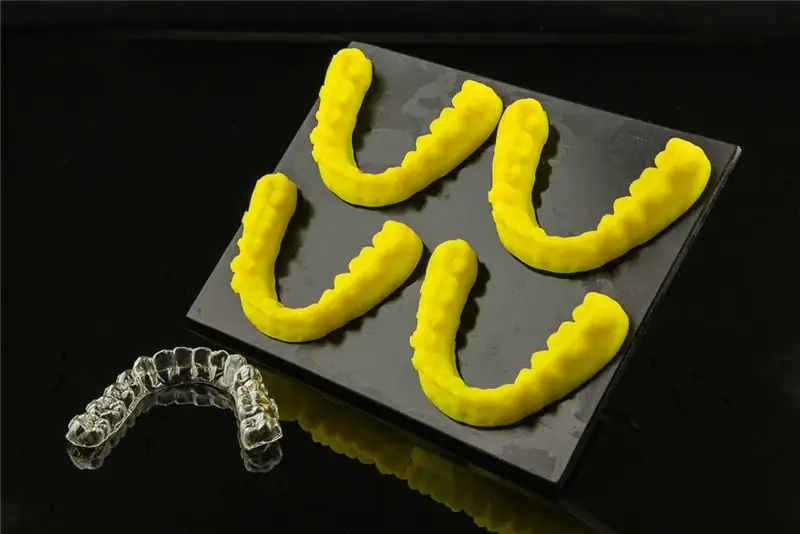 Зубные элайнеры 3d напечатаны на 3D принтере Solus dlp