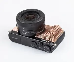 Деталь крышки камеры, напечатанная на 3D-принтере Деталь крышки камеры, напечатанная на 3D-принтере