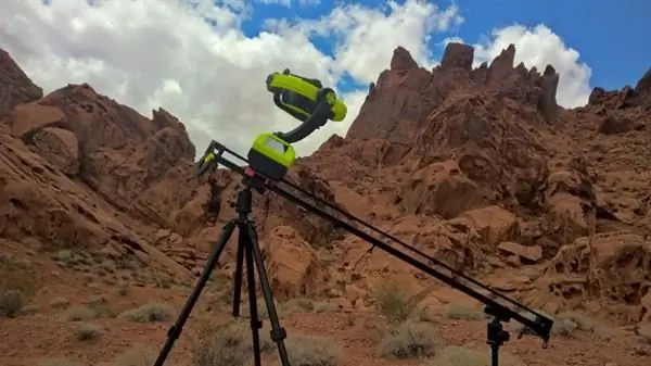 изобретатель-дэвид-джонсон-берет-напечатанный-верный-выстрел-бот-5