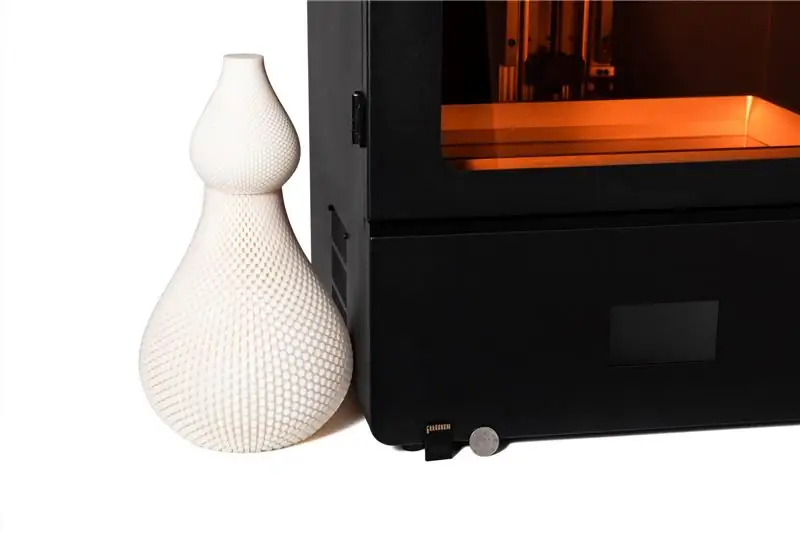 Phenom L с напечатанной на 3D-принтере деталью. Phenom L с напечатанной на 3D-принтере деталью.