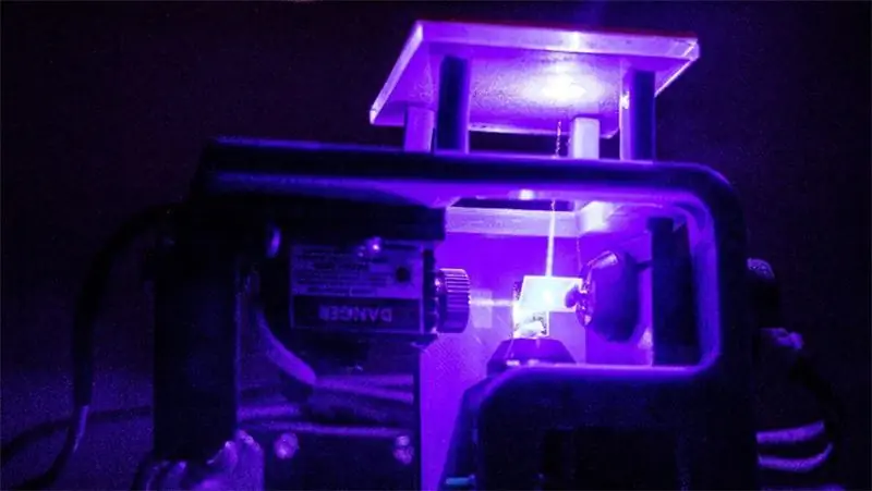 Технология 3D-печати ILS исследовательского дуэта (на фото) позволила использовать более одного порошка в конструкции компонента.