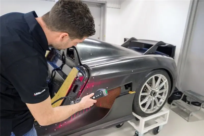 Сканирование Koenigsegg с помощью серии HandySCAN Silver.