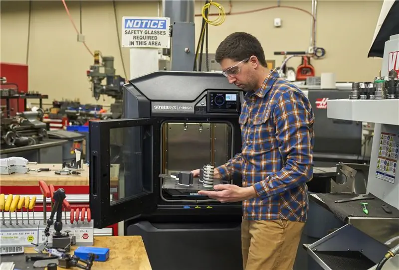 3D-принтер Stratasys F190CR. 3D-принтер Stratasys F190CR.