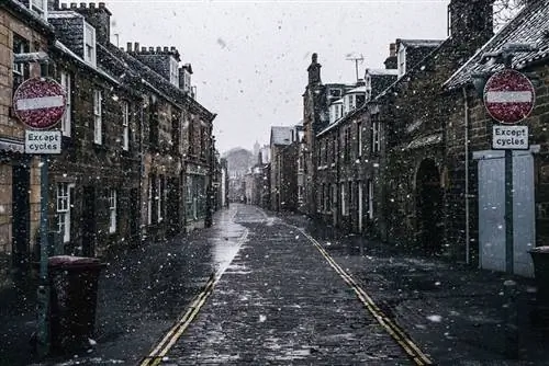 Мрачный день в Сент-Эндрюсе, Шотландия. Leica M-P с 35 Summicron ASPH. Снято по дороге домой с продуктами. (Все фотографии, начиная с этого момента, были сделаны иногда. У меня была с собой камера, но я не выходил фотографировать.)