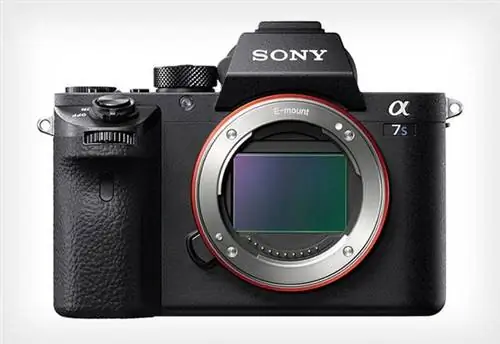 Sony a7S II имеет 14-битный формат RAW, a7R II и другие, которые можно получить через бесплатное обновление прошивки