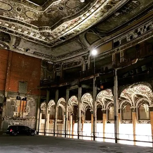 уникальные автостоянки мичиган