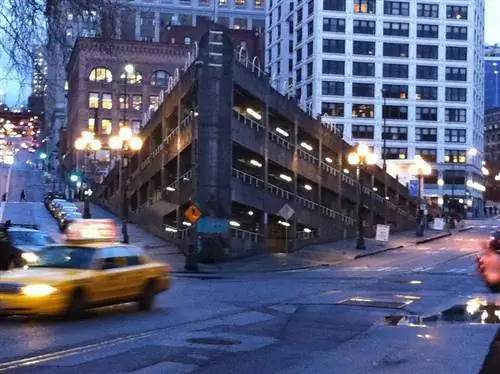 уникальные автостоянки тонущий корабль