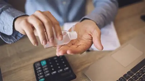 7 вещей, которые вы должны знать, прежде чем делать дезинфицирующее средство для рук в домашних условиях