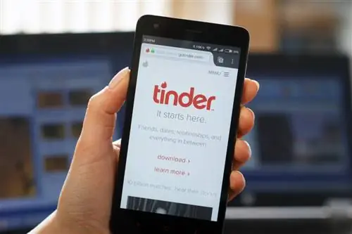 Tinder расширяет функциональность с помощью группы прогулки