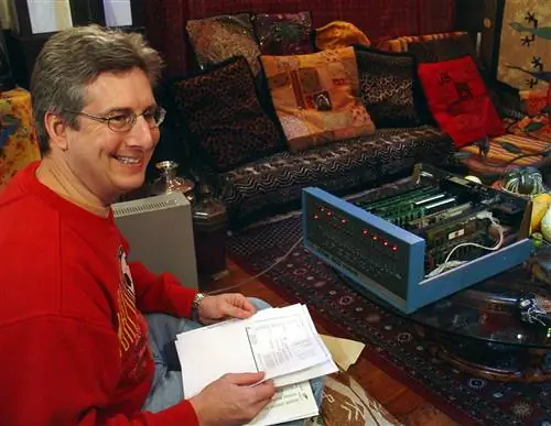 Эрик Келин использует Altair 8800 Эрик Келин использует Altair 8800
