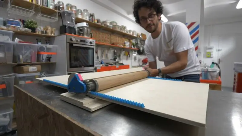 В поисках идеальных круассанов с помощью тестораскаточной машины