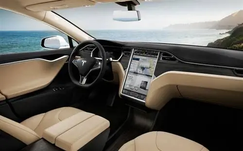 Тесла-автомобильный экран