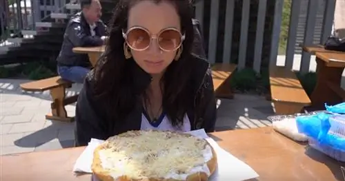 Никто никогда не смотрел на венгерское фламбе так, как канадский гастроблогер