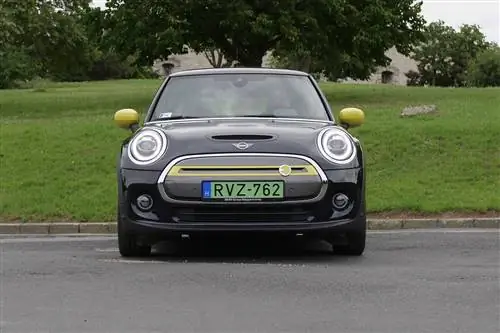 Вот почему для опыта стоит часто заряжать - мы протестировали электрический Mini