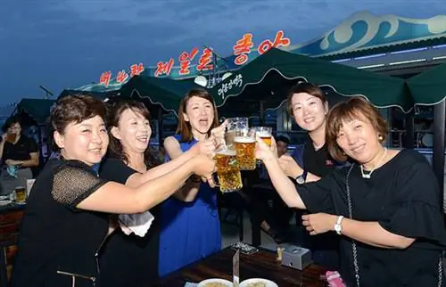 Английская компания организует пивные туры в Северную Корею, на удивление дешево