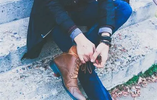 Вот как можно носить джинсы с зимними ботинками