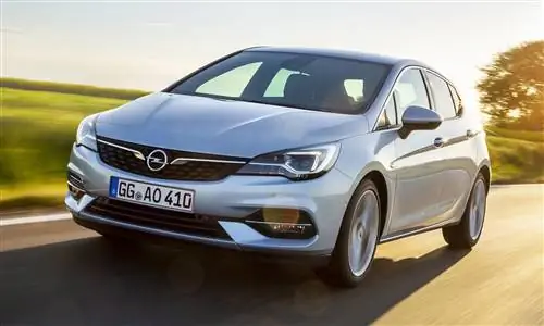 На ней не видно, а Опель Астра обновилась под номерами