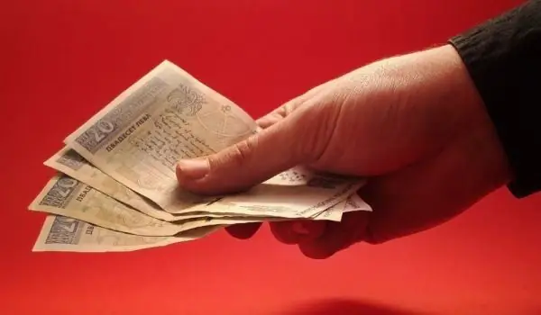 Вот знак зодиака, который должен больше всего денег банкам и кредиторам