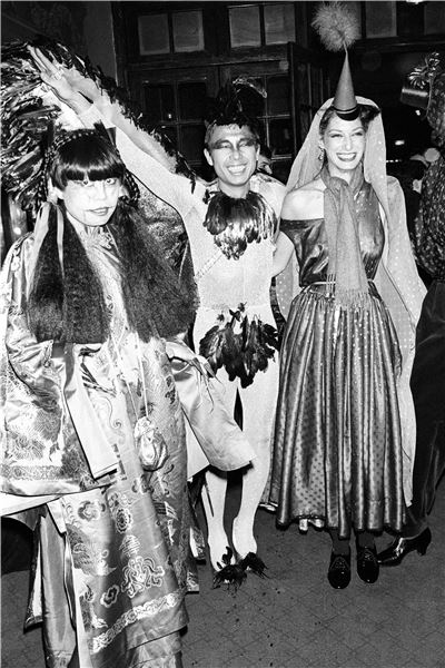 Кензо на костюмированном балу Лулу Клоссовски в Волшебном городе в Париже, 1978 год