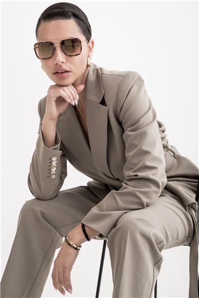 AdrianLim посещает, чтобы обсудить свою линию солнцезащитных очков