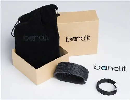 Распаковка пары ремешков, изготовленных специально для объективов серии Sigma 24-105mm f/4.0 DG HSM Art.