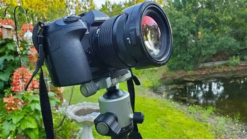 Штатив Fotopro T-Roc MAX имеет прочную и легкую конструкцию