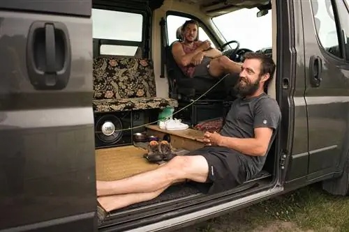 два друга-мужчины