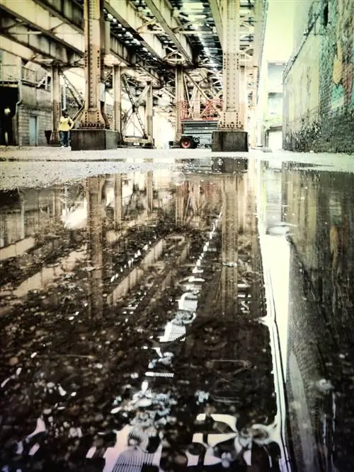 лужа под L-путями Чикаго