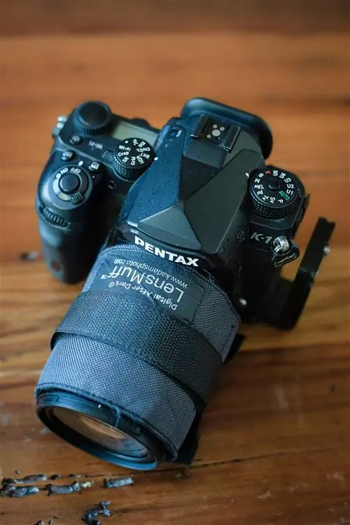 LensMuff на объективе Pentax 28-105 мм.
