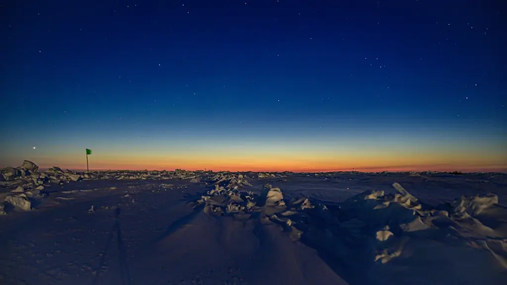 Почему зенит остается синим, несмотря на красный закат
