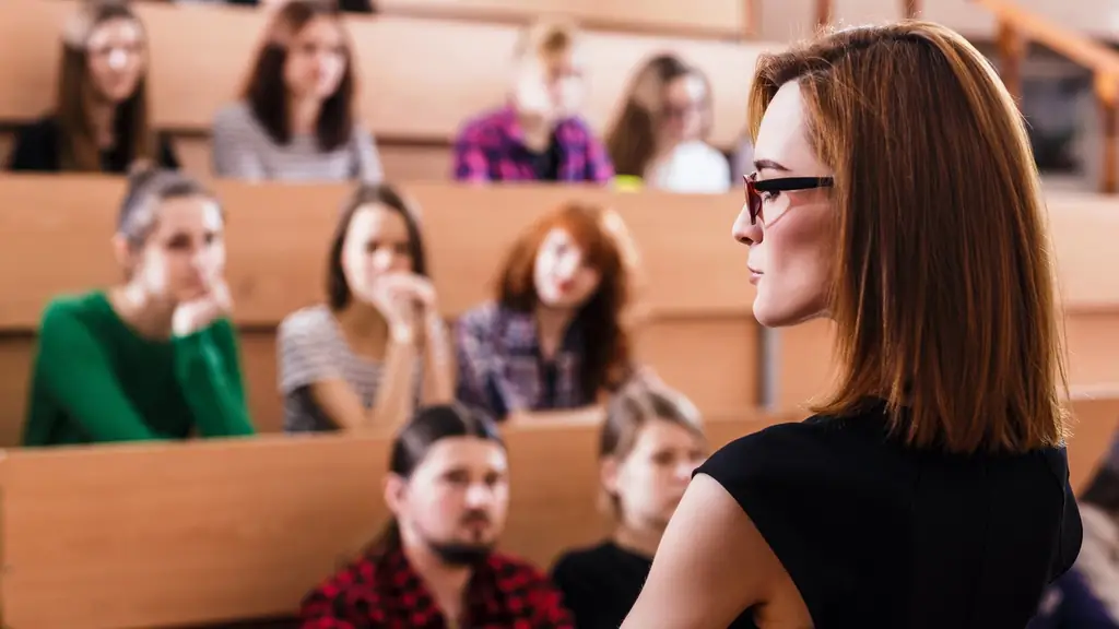 Молодые ученые: насколько велики шансы получить профессуру?