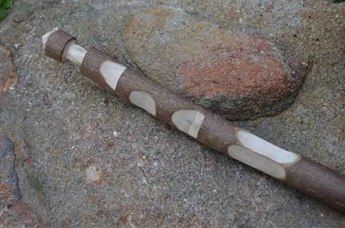 Попробуйте резьбу по дереву палкой.