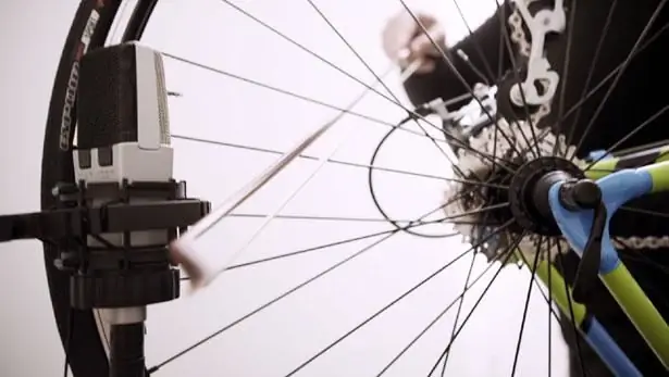 Композитор заставляет свой велосипед петь в треке «Bespoken»