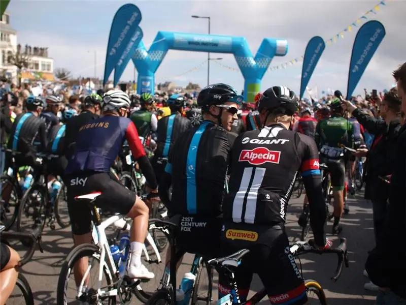 Tour de Yorkshire Stage 1 для Ларса-Петтера Нордхауга из Sky, но Бен Свифт терпит крах