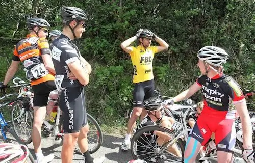 Восемь ранены, когда джип врезался в пелотон FBD Insurance Ras