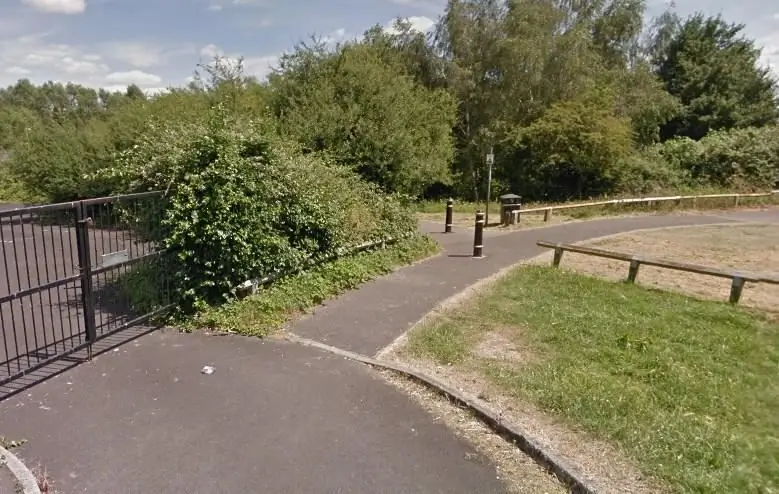 Совет Уилтшира потратил десять тысяч долларов на 17-метровую велосипедную дорожку