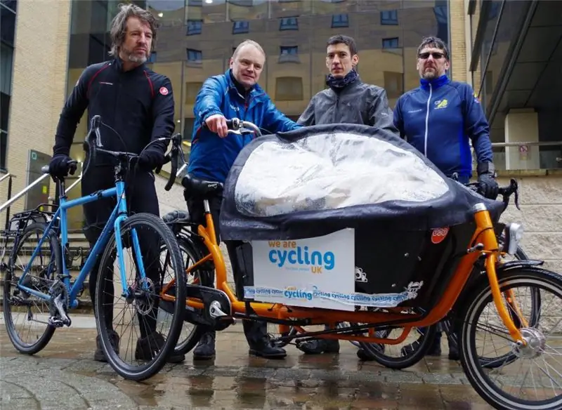 Cycling UK доставляет почти 10 000 писем с возражениями против планов запрета велосипедов A63 – грузовым велосипедом