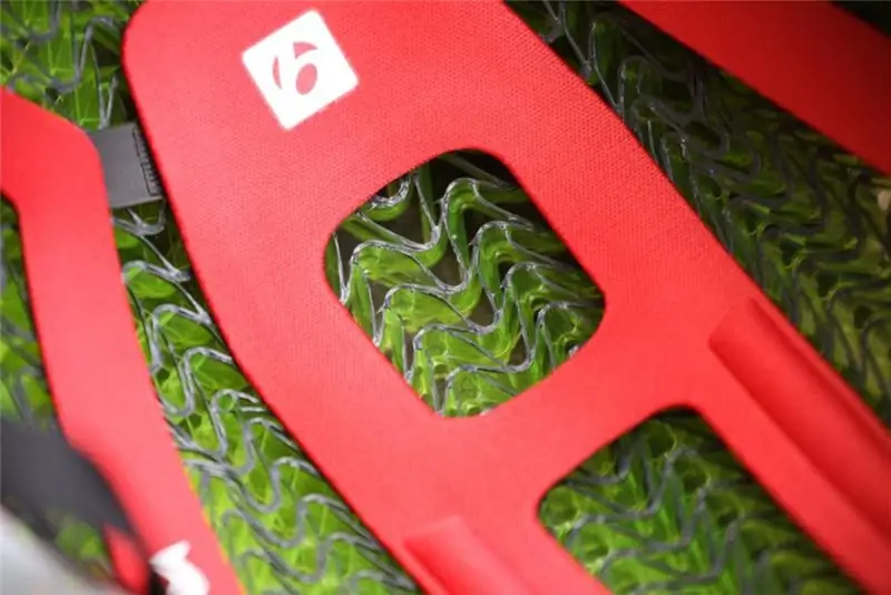 Шлем Bontrager XXX WaveCel - внутри крупным планом