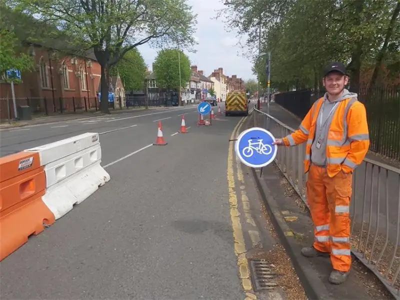 «Лучше, чем рисовать кровавые радуги на дороге» - Лестер строит велосипедную дорожку «Коридор ключевых рабочих»