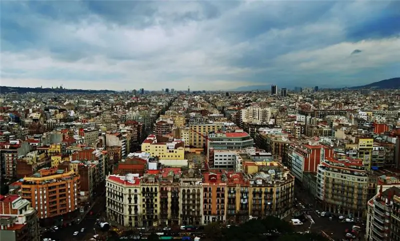 Барселона запускает 10-летний план, чтобы стать более недружелюбной к автомобилям