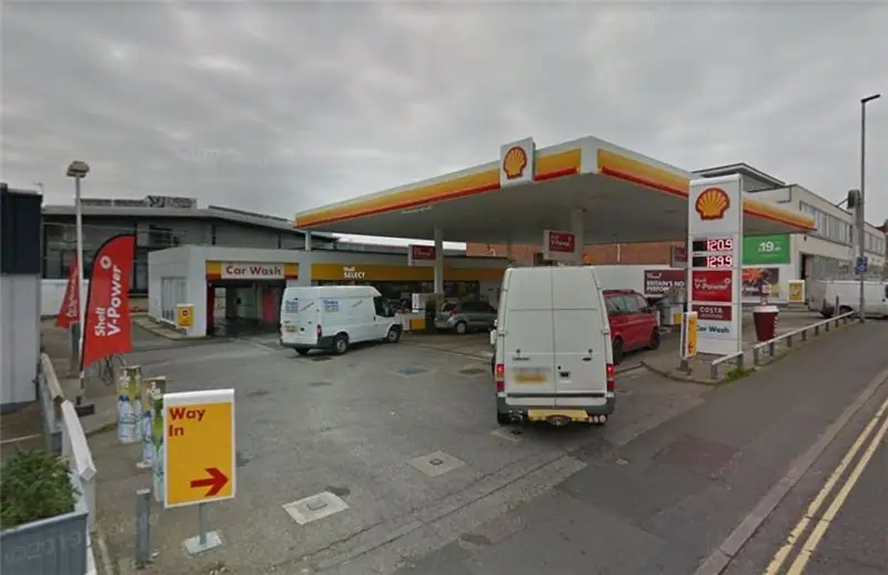 Заместителя председателя совета зацепил белый фургончик, когда он ехал по аварийной велосипедной дорожке