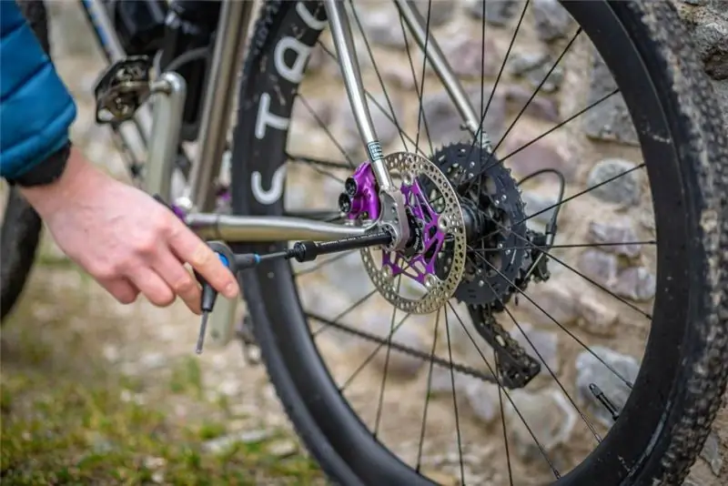 2021 Универсальный сквозной мост Tailfin 2